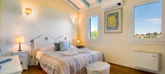 'Azzurra' Room with Shared Garden, Wi-Fi and Air Conditioning
