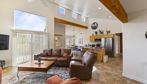 B1- Hidden Valley Villa - Large Patio - Pool and Hot Tub