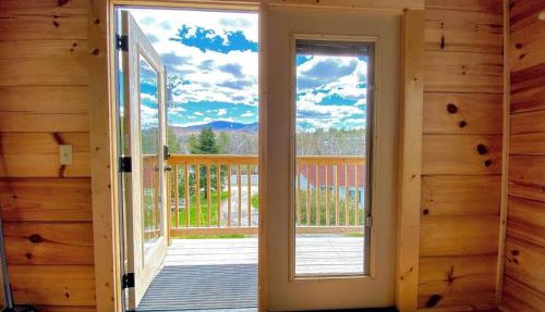 B11 NEW Awesome Tiny Home with AC Mountain Views Minutes to Skiing Hiking Attractions