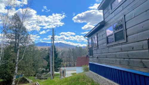 B2 NEW Awesome Tiny Home with AC Mountain Views Minutes to Skiing Hiking Attractions