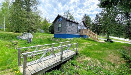 B3 NEW Awesome Tiny Home with AC Mountain Views Minutes to Skiing Hiking Attractions