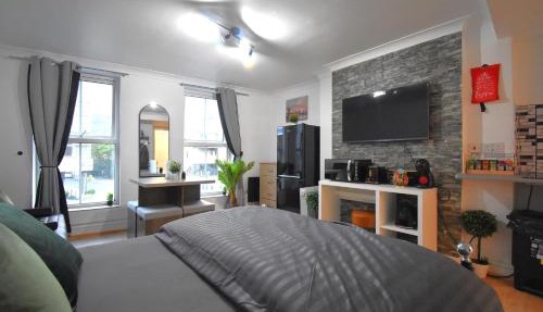 Barbican Studio EC1M central Sleeps 3