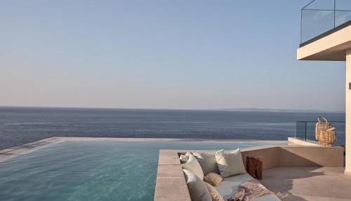 Bardo Villa, Endless Blue with Heated Pool, By ThinkVilla