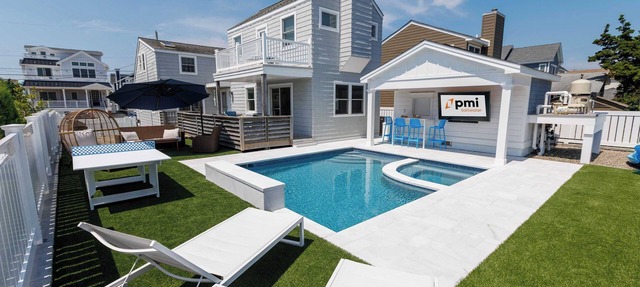 Barefoot Bungalow - Charming Getaway w/Pool!