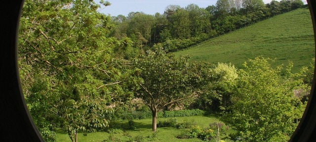 Barn conversion, quiet location and heated swimming pool (from mid May)