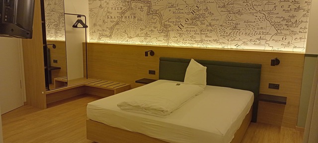 Barrier-free double room with shower and WC