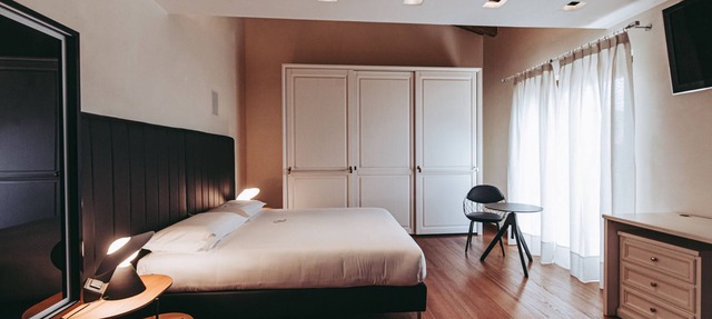 Basalt, room with bathroom and balcony.Tranquility,at the foot of the Little Dolomites.