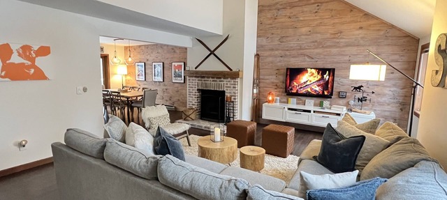 Basecamp Mount Snow + Modern & Perfect for 2 families + 5 min. to ski mountain!