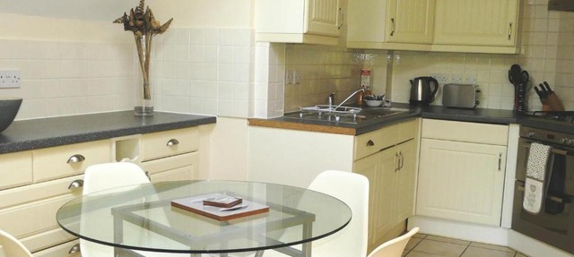 Basingstoke Apartments - Westlands House, City Centre, Home-From-Home
