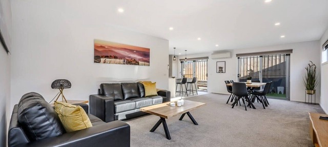 "Bay Abode" New Unit 2 Bed 2 Bath. 15 min to CBD