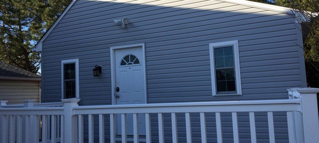 Bay Front Cottage in Historic Townbank