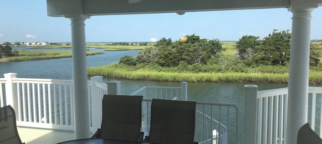 Bayfront Beauty - Delightful 6-bedroom house with AC in Avalon