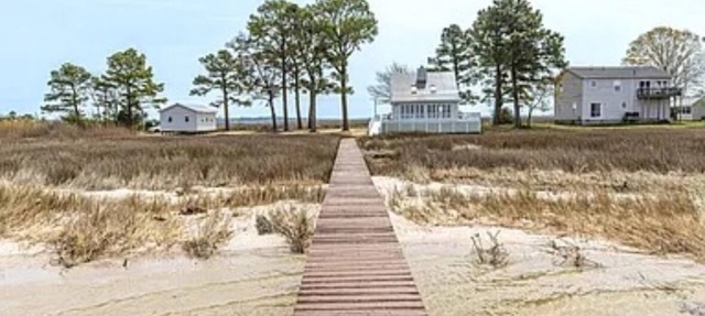 Bayfront Beauty with Beach and Boatslip!
