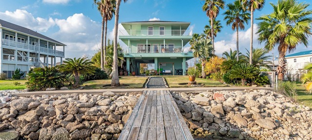 Bayfront Breeze - Waterfront w/Private Lighted Fishing Dock - Available 24/7