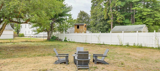 BBQ Ready: Historic Apt 3 Mi to Dtwn Manchester