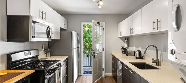 (BC2bJ) Great Value, Serviced Condo in Quiet Neighborhood