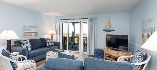 Beach Decor! Gorgeous Sunsets on Pelican Beach! Walk to Pools! Amenity Access included!