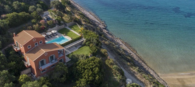 BEACH FRONT, DIRECT ACCESS TO SANDY BEACH, AMAZING SEA VIEWS,PRIVATE POOL