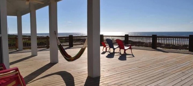 Beach Front Home, Huge Deck, Sleeps 12