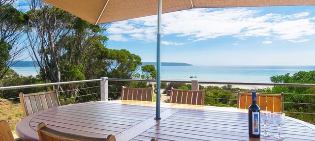 Beach Front. Panoramic Views. Kayaks. Nestled in Nature