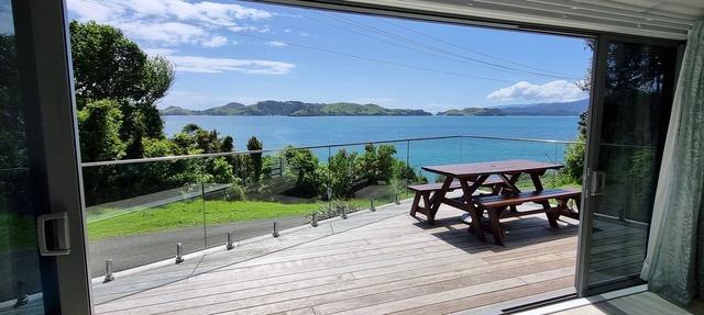 Beach Getaway-Stunning Sea Views/Close to Beach & Boat Ramp - Wi-Fi - 4 Bedrooms