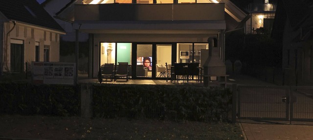 Beach house on the lake, outdoor whirlpool and sauna for private use, 30m to the lake