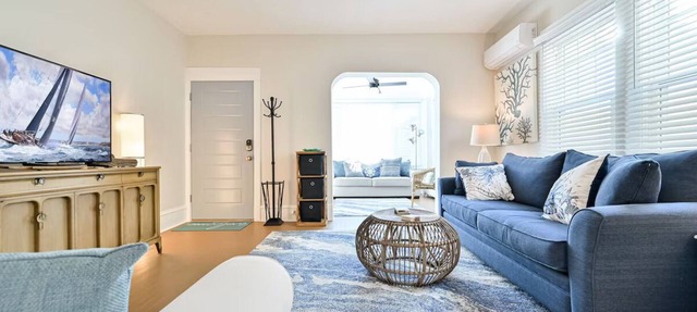 BEACH PASS: Steps to Sand! Upscale, Charming 3BR House near Exceptional Dining