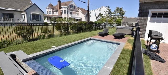 Beachfront 3-Bedroom Unit w/Pool