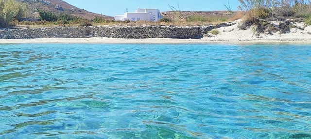 Beachfront - Authentic- Idyllic- Relaxing -Homey - Sleeps 9 - Close to Naoussa