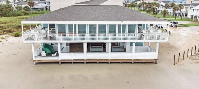 BEACHFRONT - Beautiful home DIRECTLY on the SAND