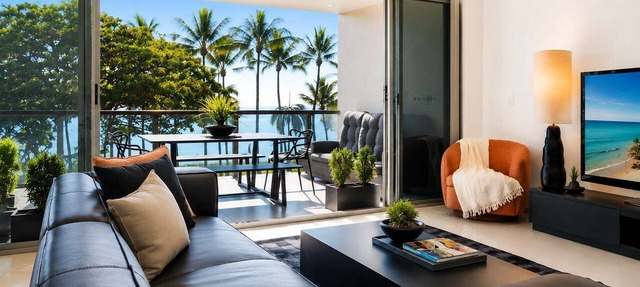 Beachfront Bliss on The Strand 3BR Pool and Parking