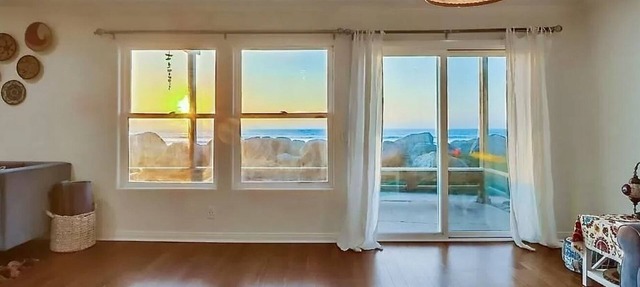 Beachfront condo-amazing views!