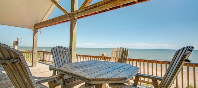 Beachfront Getaway! Great for bird watching! Perfect water view!