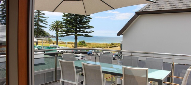 Beachfront on Marine Parade with room for the family