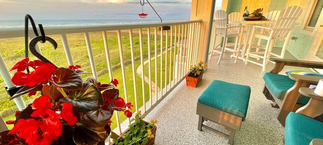 Beachfront Paradise! Beautiful Beachfront Views - Brand New Elevator