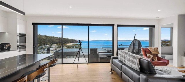 Beachside Luxury Villa Expansive Panoramic Vistas