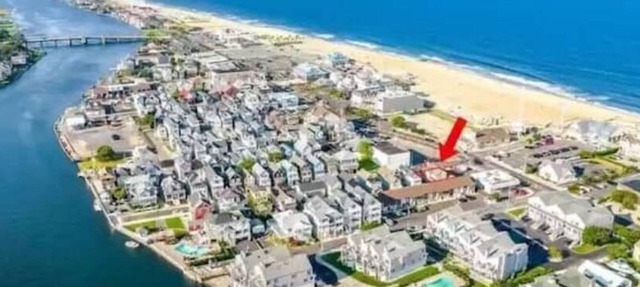 Beachy 2 bdrm with everything at your fingertips