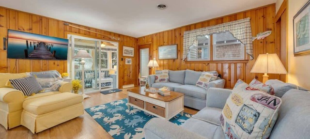 Beachy Keen: Comfort, Charm, One Block to Beach