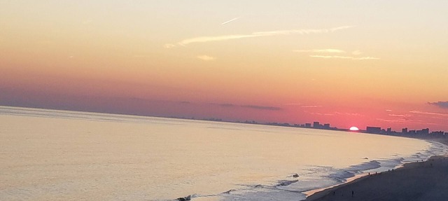 Beachy Oceanfront Condo with stunning views! Pet friendly, relaxing getaway!
