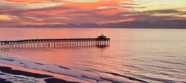 Beachy Oceanfront Condo with stunning views! Pet friendly, relaxing getaway!