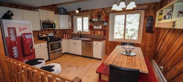 Bear's Den - Mount Snow Townhome - w/Heated Pool!
