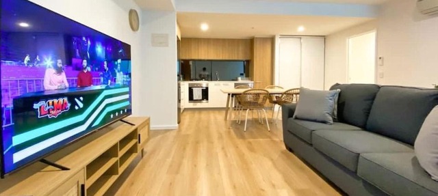 Beautiful 2BR Apt at Adelaide CBD with Pool-Gym-BBQ
