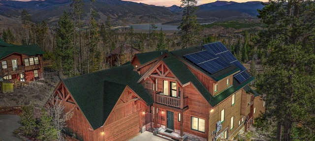 Beautiful 7 BEDROOM, 3 gathering areas, pool table, hot tub, and huge deck with 360-degree views!