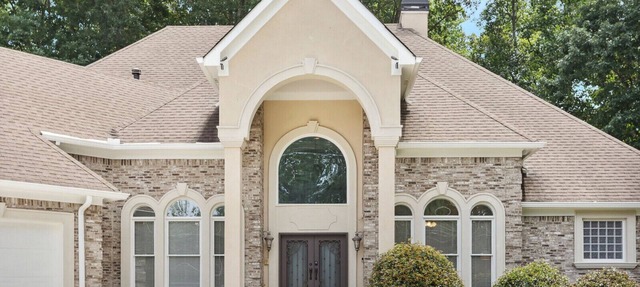 Beautiful 9 bedroom home 20 mins from Airport and Downtown