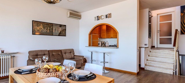 Beautiful apartment for 4 guests with WIFI, A/C, TV and terrace