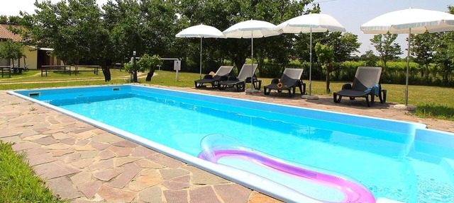 Beautiful apartment in villa for 4 people with WIFI, A/C, pool, patio and pets allowed