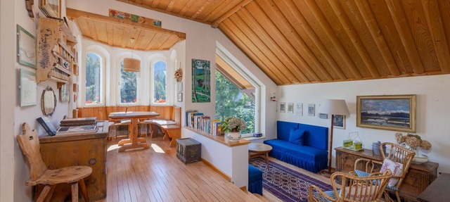 Beautiful & Authentic Chalet ~ Scenic Dolomite View (6 BEDROOMS)