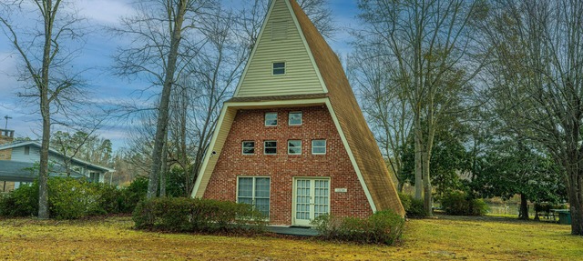 Beautiful Cottage between Lake Moultrie and Lake Marion