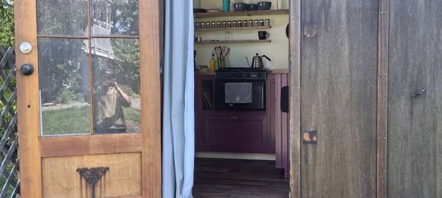 Beautiful custom tiny home 20 min from Middlebury!