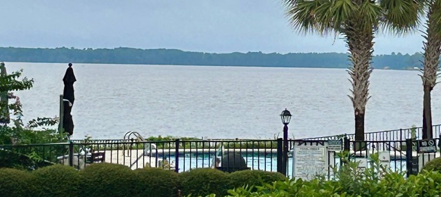 Beautiful, ground level 3-bedroom condo with pool on scenic Lake Marion